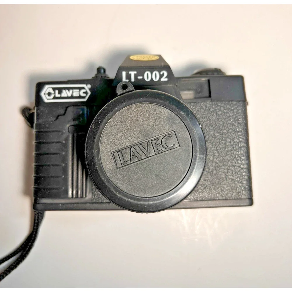 LAVEC LT-002 35MM POINT & SHOOT CAMERA LENS GOOD Untested.